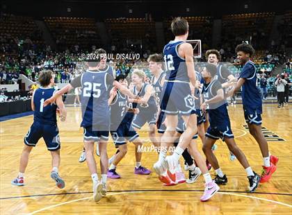 Thumbnail 3 in ThunderRidge vs. Valor Christian (CHSAA 6A State Final) photogallery.