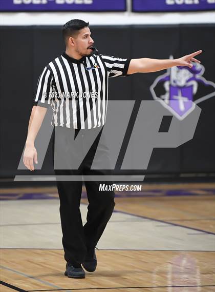 Thumbnail 1 in Phoenix Country Day vs. Sabino (Coyotes Basketball Invitational) photogallery.