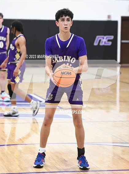Thumbnail 2 in Phoenix Country Day vs. Sabino (Coyotes Basketball Invitational) photogallery.