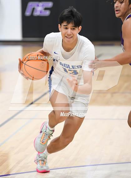 Thumbnail 2 in Phoenix Country Day vs. Sabino (Coyotes Basketball Invitational) photogallery.