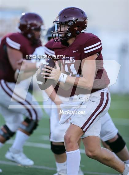 Thumbnail 1 in Vandegrift @ Dripping Springs photogallery.