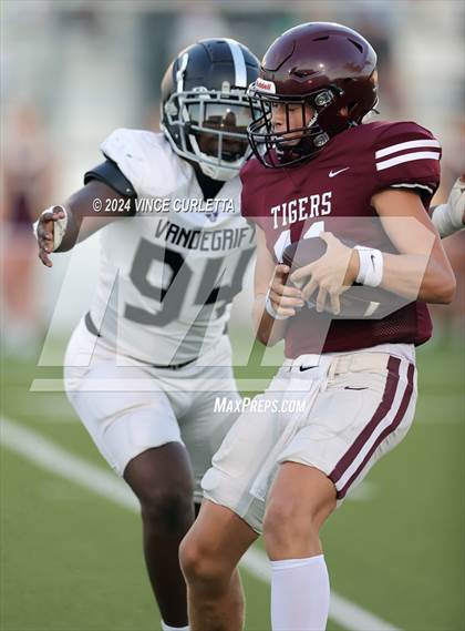 Thumbnail 1 in Vandegrift @ Dripping Springs photogallery.