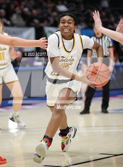 Thumbnail 3 in Springfield vs. Toledo Christian (OHSAA D4 State Semifinal) photogallery.