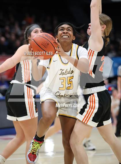 Thumbnail 1 in Springfield vs. Toledo Christian (OHSAA D4 State Semifinal) photogallery.