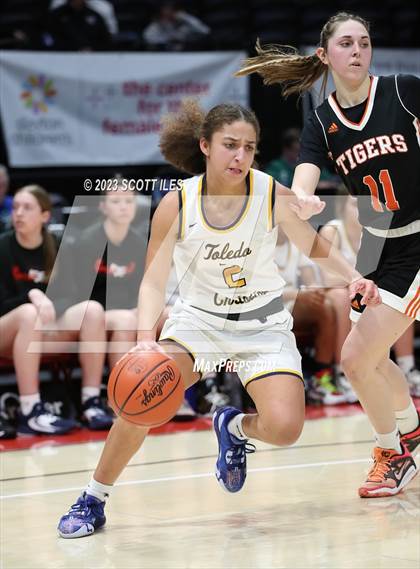 Thumbnail 2 in Springfield vs. Toledo Christian (OHSAA D4 State Semifinal) photogallery.