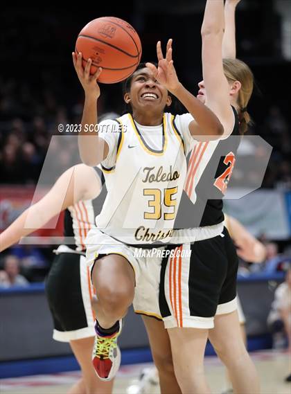 Thumbnail 2 in Springfield vs. Toledo Christian (OHSAA D4 State Semifinal) photogallery.