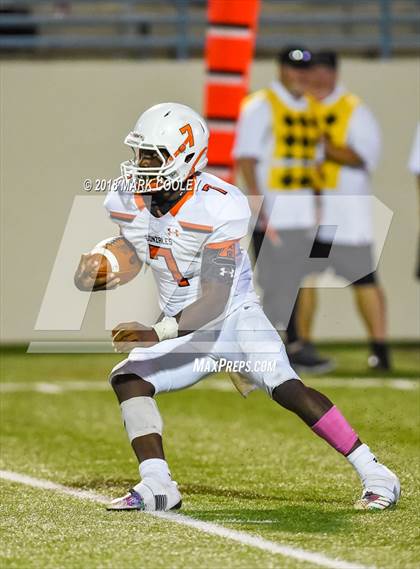 Thumbnail 2 in Gonzales vs. Mineral Wells photogallery.