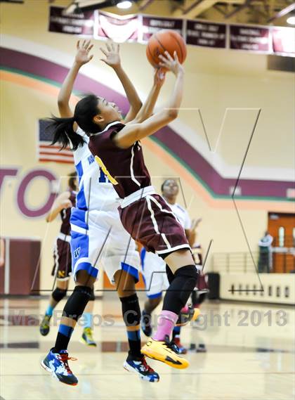 Thumbnail 2 in Nazareth vs. Windward (Nike Tournament of Champions) photogallery.