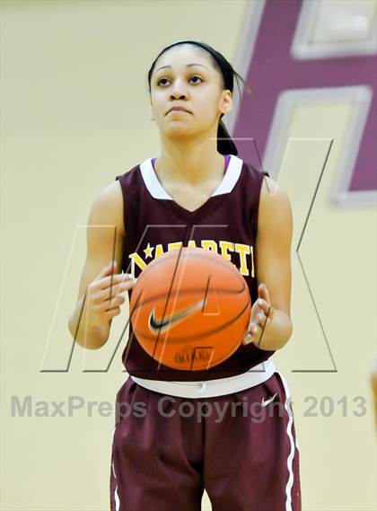 Thumbnail 1 in Nazareth vs. Windward (Nike Tournament of Champions) photogallery.