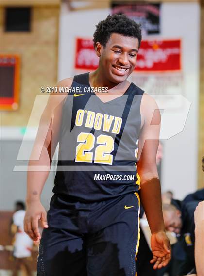 Thumbnail 2 in Bishop O'Dowd @ Cathedral Catholic (Torrey Pines Holiday Classic) photogallery.