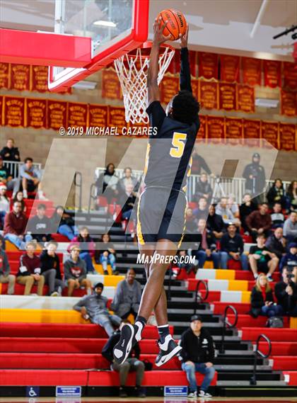 Thumbnail 2 in Bishop O'Dowd @ Cathedral Catholic (Torrey Pines Holiday Classic) photogallery.