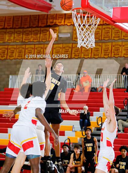 Thumbnail 3 in Bishop O'Dowd @ Cathedral Catholic (Torrey Pines Holiday Classic) photogallery.