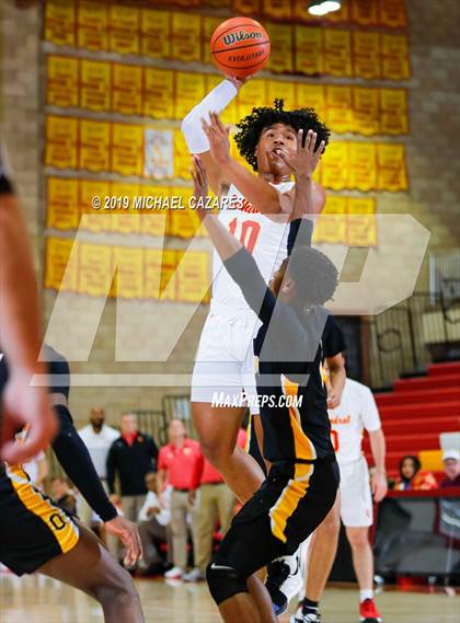 Thumbnail 1 in Bishop O'Dowd @ Cathedral Catholic (Torrey Pines Holiday Classic) photogallery.