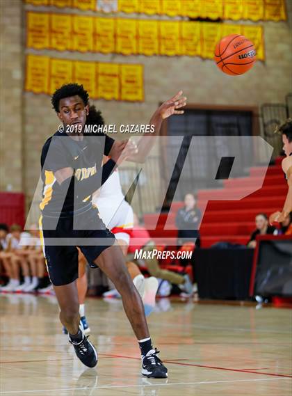 Thumbnail 3 in Bishop O'Dowd @ Cathedral Catholic (Torrey Pines Holiday Classic) photogallery.