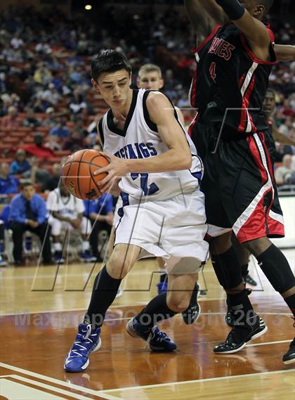 Thumbnail 1 in Mumford vs. San Augustine (UIL 1A Semifinal) photogallery.