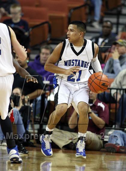 Thumbnail 3 in Mumford vs. San Augustine (UIL 1A Semifinal) photogallery.