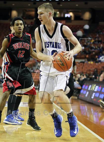 Thumbnail 2 in Mumford vs. San Augustine (UIL 1A Semifinal) photogallery.