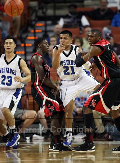 Thumbnail 1 in Mumford vs. San Augustine (UIL 1A Semifinal) photogallery.