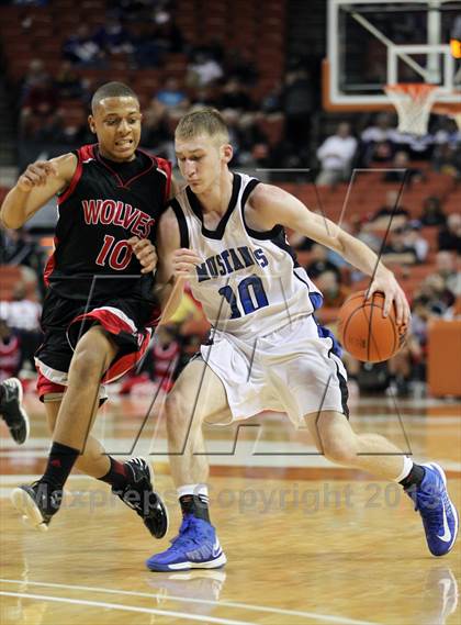 Thumbnail 3 in Mumford vs. San Augustine (UIL 1A Semifinal) photogallery.