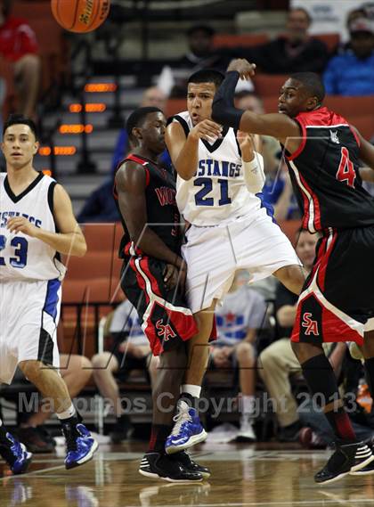 Thumbnail 3 in Mumford vs. San Augustine (UIL 1A Semifinal) photogallery.