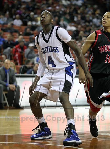Thumbnail 2 in Mumford vs. San Augustine (UIL 1A Semifinal) photogallery.