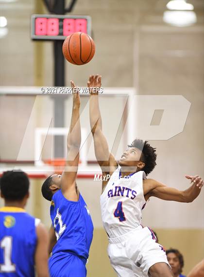 Thumbnail 2 in St. Louis Catholic vs Sophie B. Wright (Country Day Classic) photogallery.