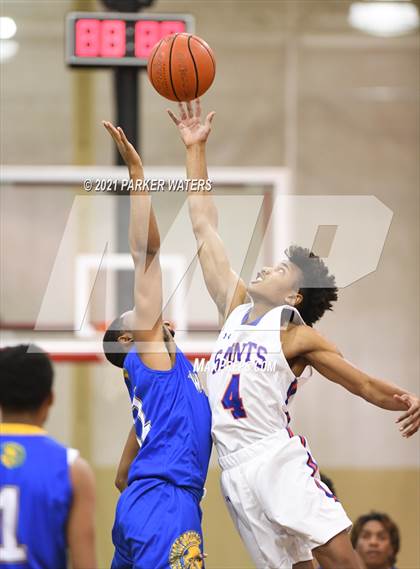 Thumbnail 1 in St. Louis Catholic vs Sophie B. Wright (Country Day Classic) photogallery.