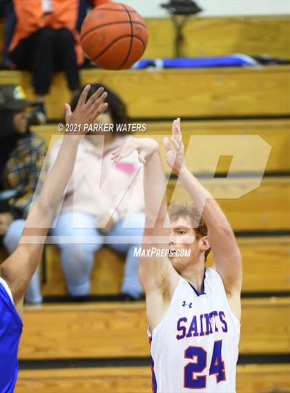 Thumbnail 2 in St. Louis Catholic vs Sophie B. Wright (Country Day Classic) photogallery.