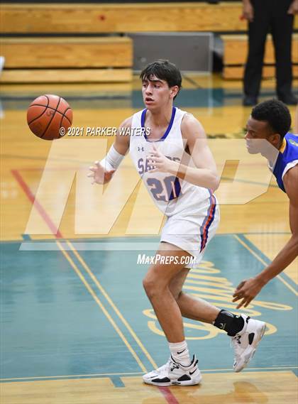 Thumbnail 3 in St. Louis Catholic vs Sophie B. Wright (Country Day Classic) photogallery.