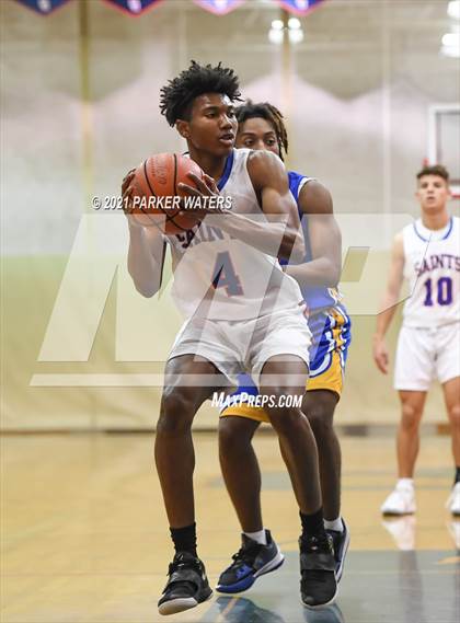 Thumbnail 2 in St. Louis Catholic vs Sophie B. Wright (Country Day Classic) photogallery.