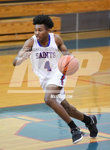Thumbnail 3 in St. Louis Catholic vs Sophie B. Wright (Country Day Classic) photogallery.