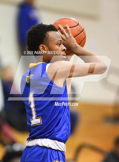 Thumbnail 2 in St. Louis Catholic vs Sophie B. Wright (Country Day Classic) photogallery.
