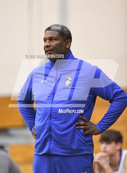 Thumbnail 3 in St. Louis Catholic vs Sophie B. Wright (Country Day Classic) photogallery.