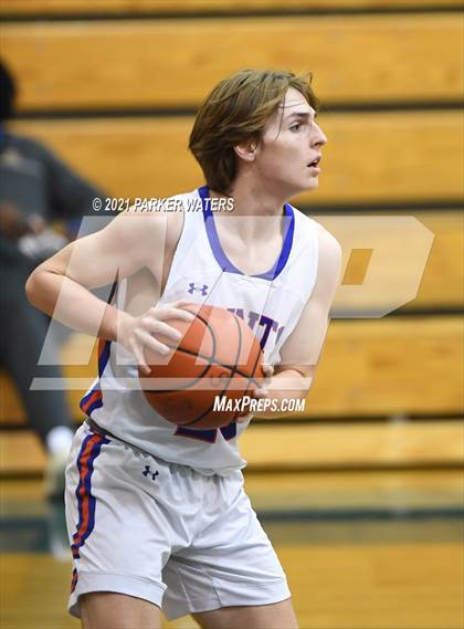 Thumbnail 2 in St. Louis Catholic vs Sophie B. Wright (Country Day Classic) photogallery.