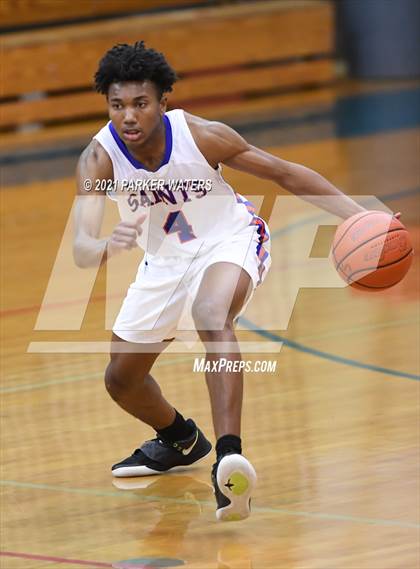 Thumbnail 3 in St. Louis Catholic vs Sophie B. Wright (Country Day Classic) photogallery.