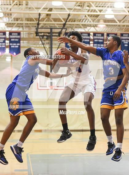 Thumbnail 2 in St. Louis Catholic vs Sophie B. Wright (Country Day Classic) photogallery.