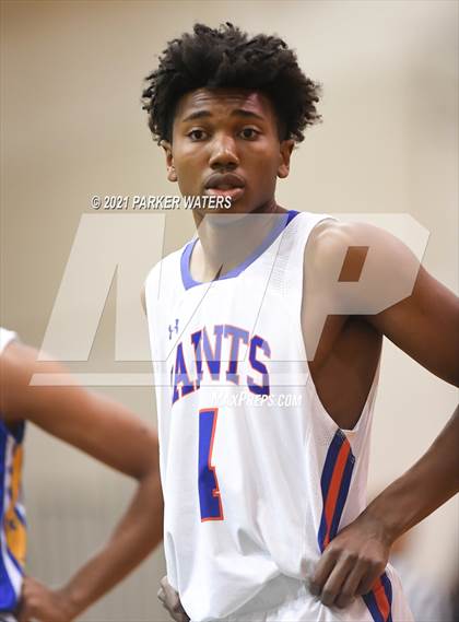 Thumbnail 2 in St. Louis Catholic vs Sophie B. Wright (Country Day Classic) photogallery.