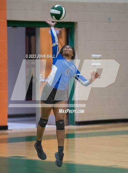 Thumbnail 3 in East Bladen @ East Columbus photogallery.