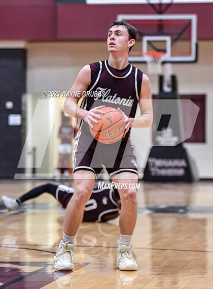 Thumbnail 2 in Flatonia vs. Timpson (Holiday Hoops Classic) photogallery.