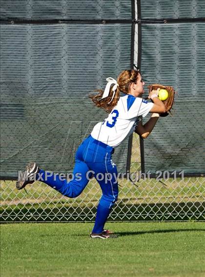 Thumbnail 1 in Barbers Hill vs Montgomery (4A Region 3 Quarterfinal) photogallery.