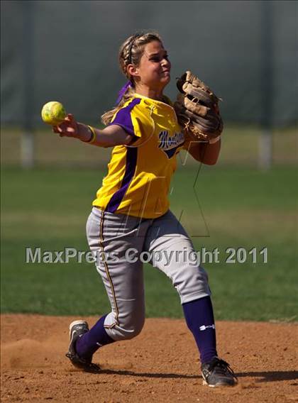 Thumbnail 1 in Barbers Hill vs Montgomery (4A Region 3 Quarterfinal) photogallery.
