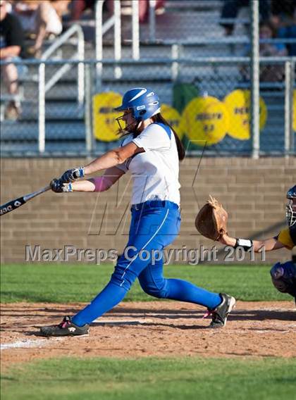 Thumbnail 3 in Barbers Hill vs Montgomery (4A Region 3 Quarterfinal) photogallery.