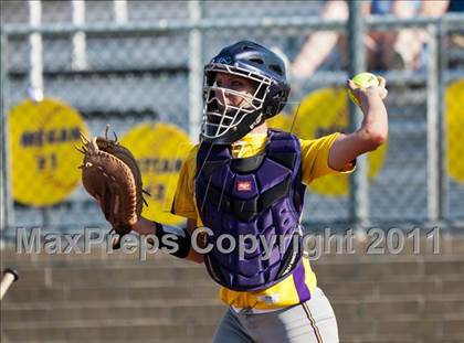 Thumbnail 2 in Barbers Hill vs Montgomery (4A Region 3 Quarterfinal) photogallery.