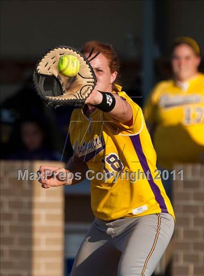 Thumbnail 2 in Barbers Hill vs Montgomery (4A Region 3 Quarterfinal) photogallery.