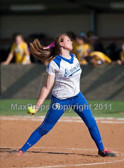 Thumbnail 2 in Barbers Hill vs Montgomery (4A Region 3 Quarterfinal) photogallery.