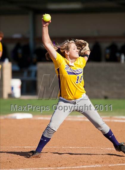 Thumbnail 1 in Barbers Hill vs Montgomery (4A Region 3 Quarterfinal) photogallery.