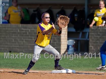 Thumbnail 1 in Barbers Hill vs Montgomery (4A Region 3 Quarterfinal) photogallery.