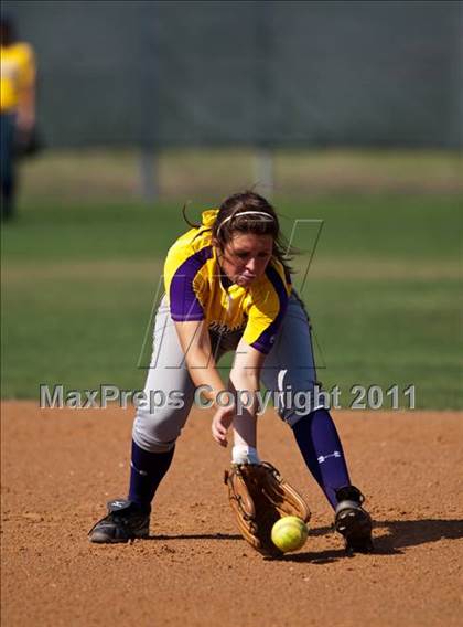 Thumbnail 2 in Barbers Hill vs Montgomery (4A Region 3 Quarterfinal) photogallery.