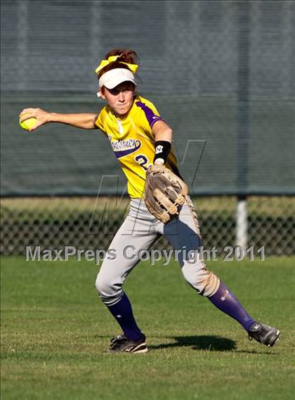 Thumbnail 2 in Barbers Hill vs Montgomery (4A Region 3 Quarterfinal) photogallery.