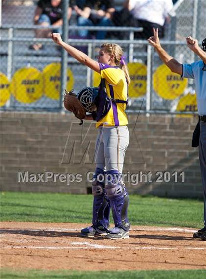 Thumbnail 1 in Barbers Hill vs Montgomery (4A Region 3 Quarterfinal) photogallery.
